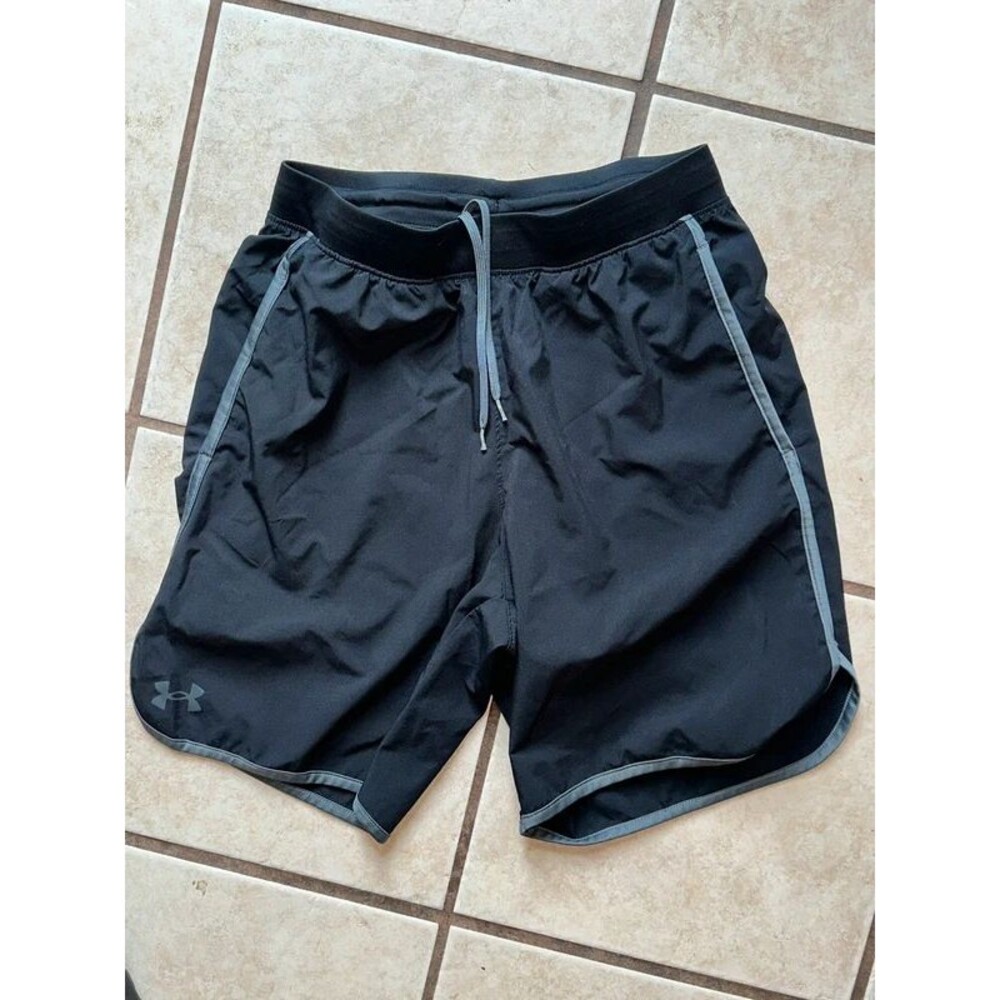 Men’s Black Under Armour Shorts Size Small